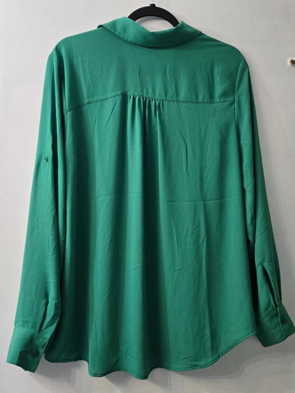 Maurices Emerald Green Button Down Blouse Roll Tab Sleeve Size Large - Picture 2 of 8